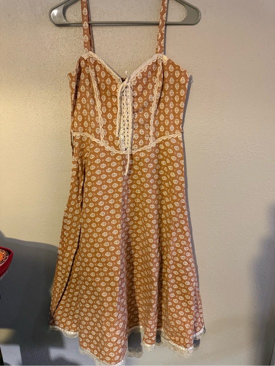 Gunne Sax Dresses & Skirts - Gunne Sax Tan Printed Lace-Trim Midi Dress